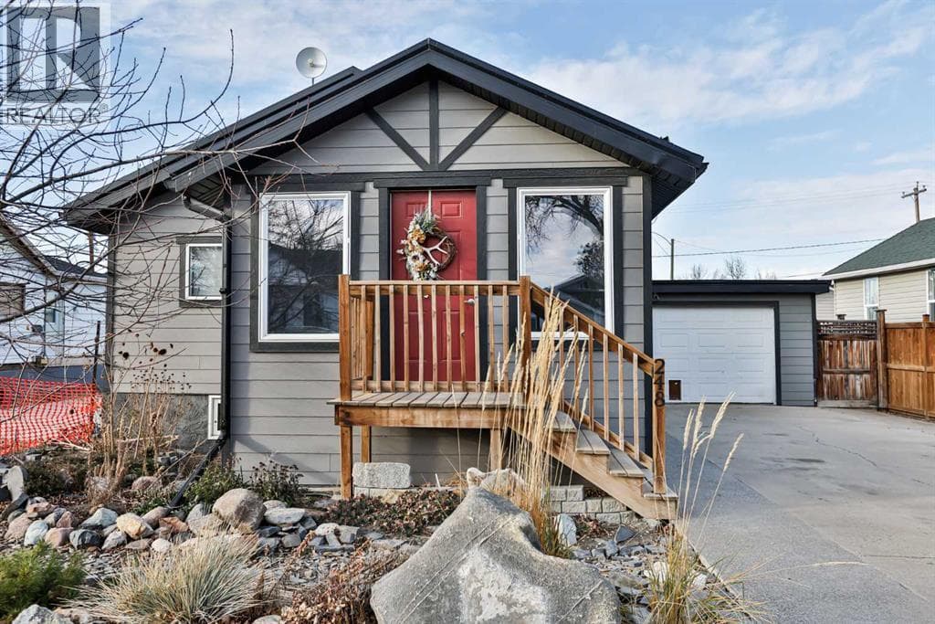 248 Crescent Avenue N — Picture Butte, Alberta - Main photo