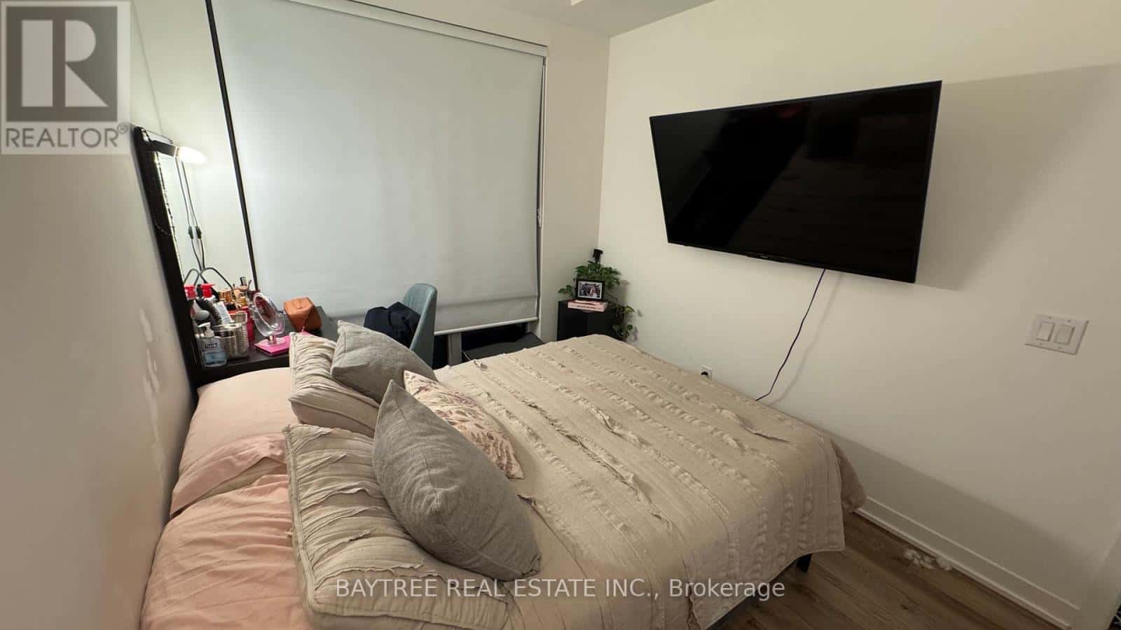 402 - 1808 ST CLAIR AVENUE W — Toronto (Weston-Pellam Park), Ontario - Photo 4 of 10