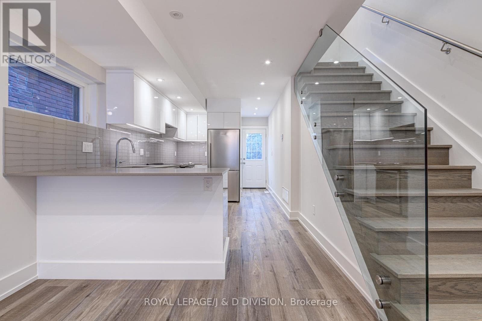 A - 924 BROADVIEW AVENUE — Toronto (Playter Estates-Danforth), Ontario - Main photo