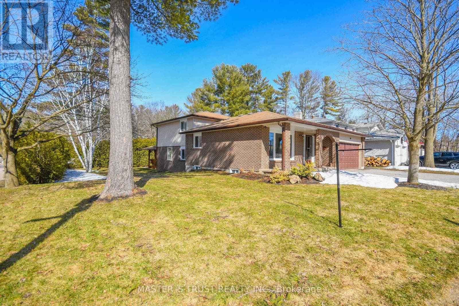 BACK UNIT - 197 BROWNING TRAIL — Barrie (Letitia Heights), Ontario - Main photo