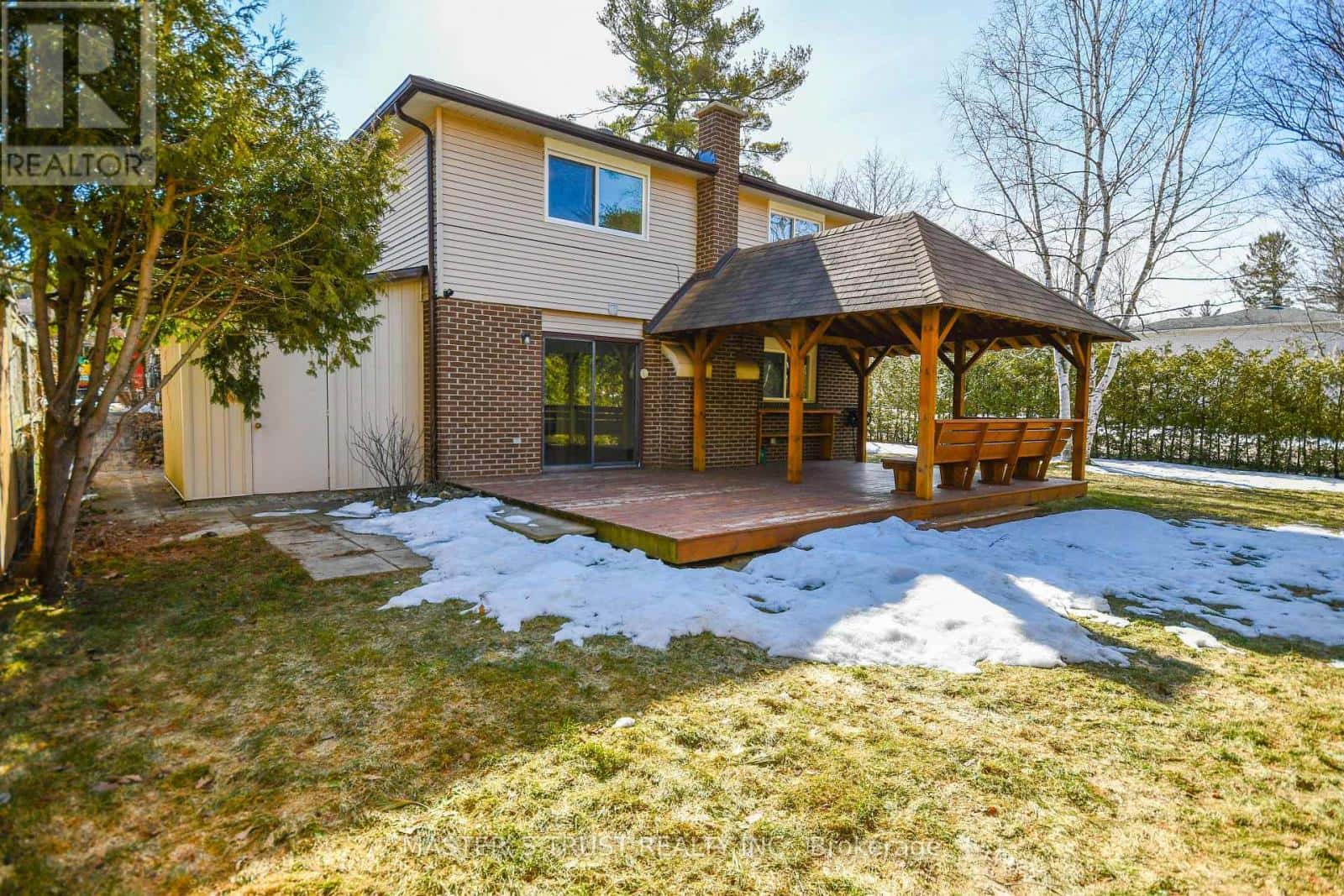 BACK UNIT - 197 BROWNING TRAIL — Barrie (Letitia Heights), Ontario - Photo 4 of 23