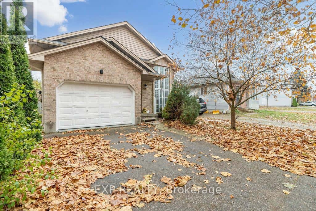 235 FLEMING DRIVE — London East (East D), Ontario - Photo 2 of 22