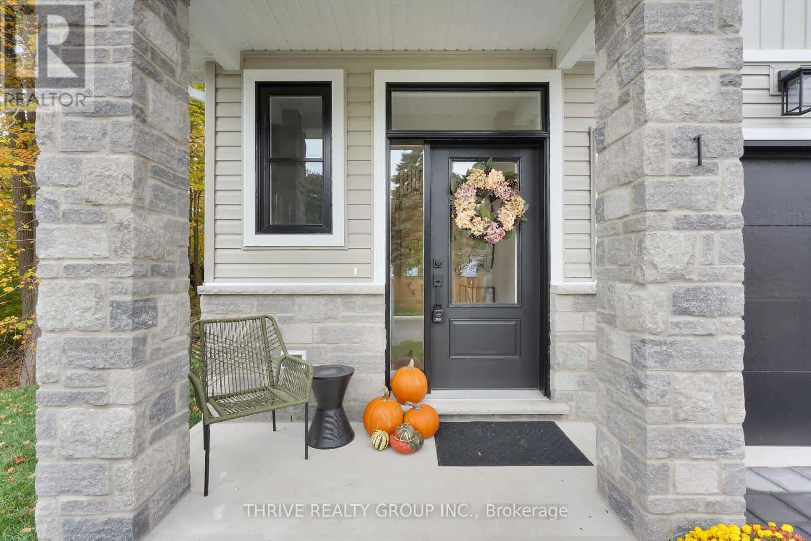 1 - 279 HILL STREET — Central Elgin (Port Stanley), Ontario - Photo 4 of 50