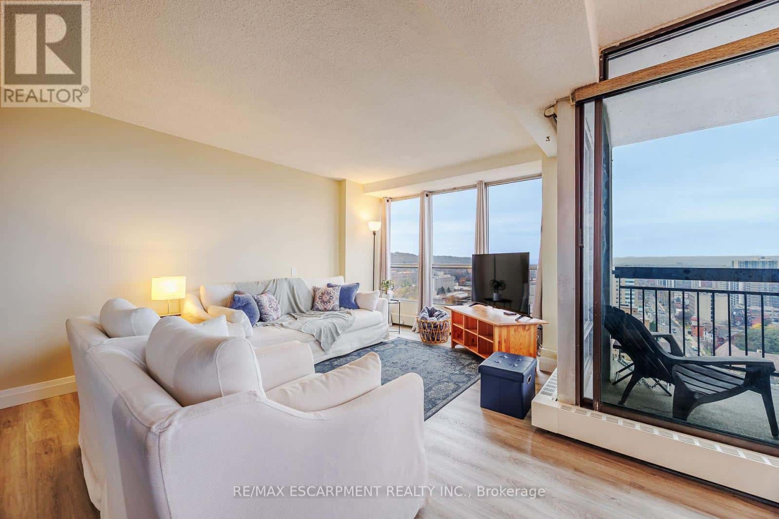 2604 - 150 CHARLTON AVENUE E — Hamilton (Corktown), Ontario - Photo 4 of 28