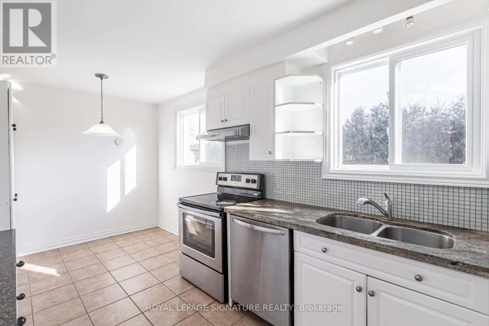 MAIN - 2329 GREENBANK TRAIL — Burlington (Brant Hills), Ontario - Photo 5 of 28