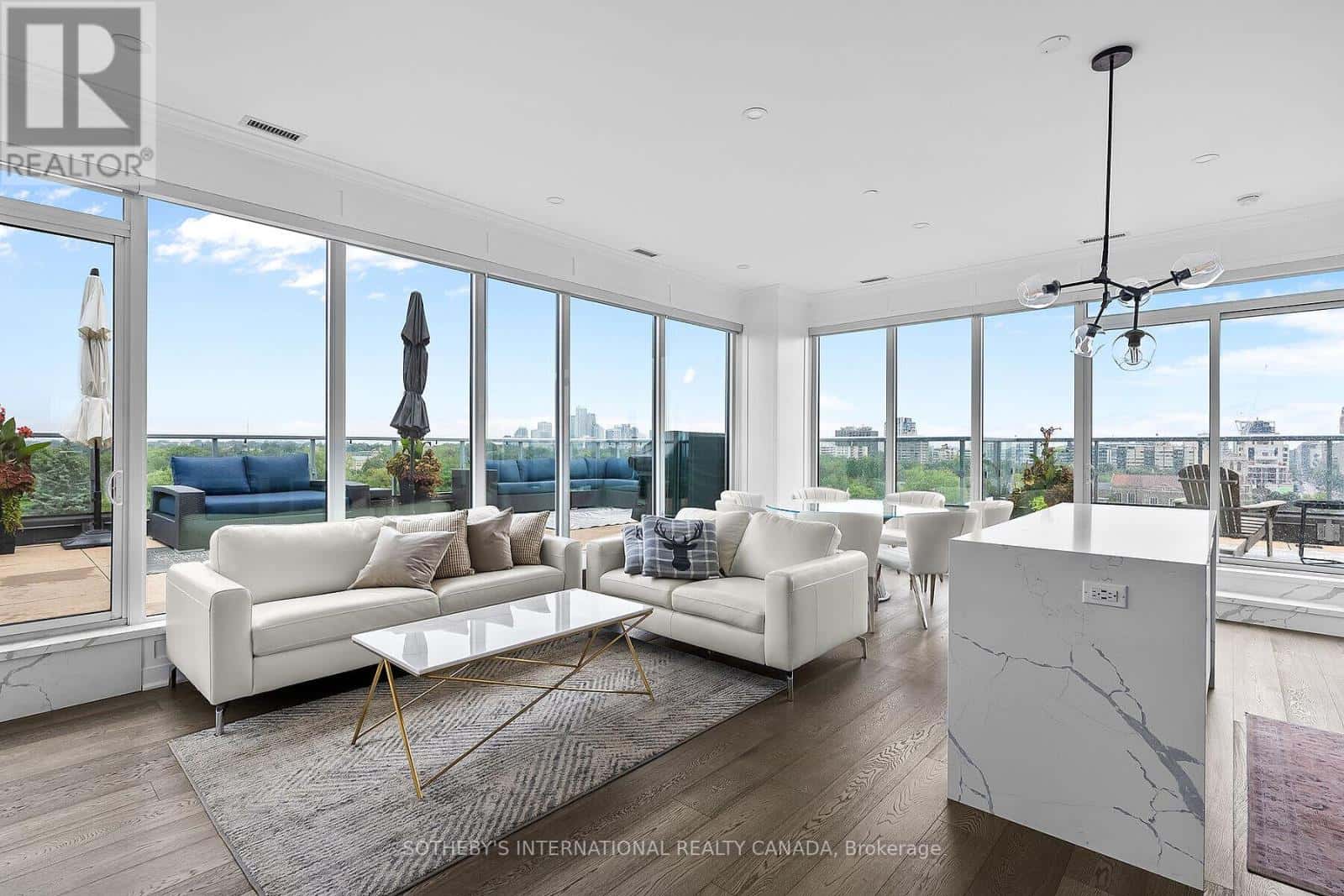 6 Parkwood Avenue 901