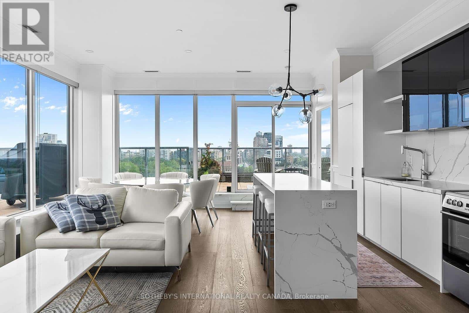 901 - 6 PARKWOOD AVENUE — Toronto (Casa Loma), Ontario - Photo 2 of 50