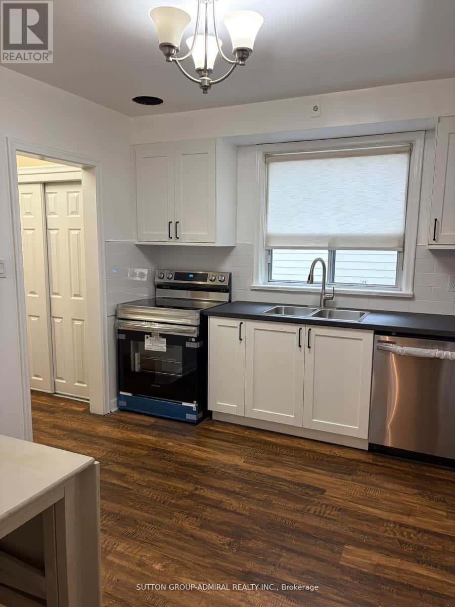 2 - 20 MEADOWBROOK ROAD — Toronto (Englemount-Lawrence), Ontario - Photo 2 of 19