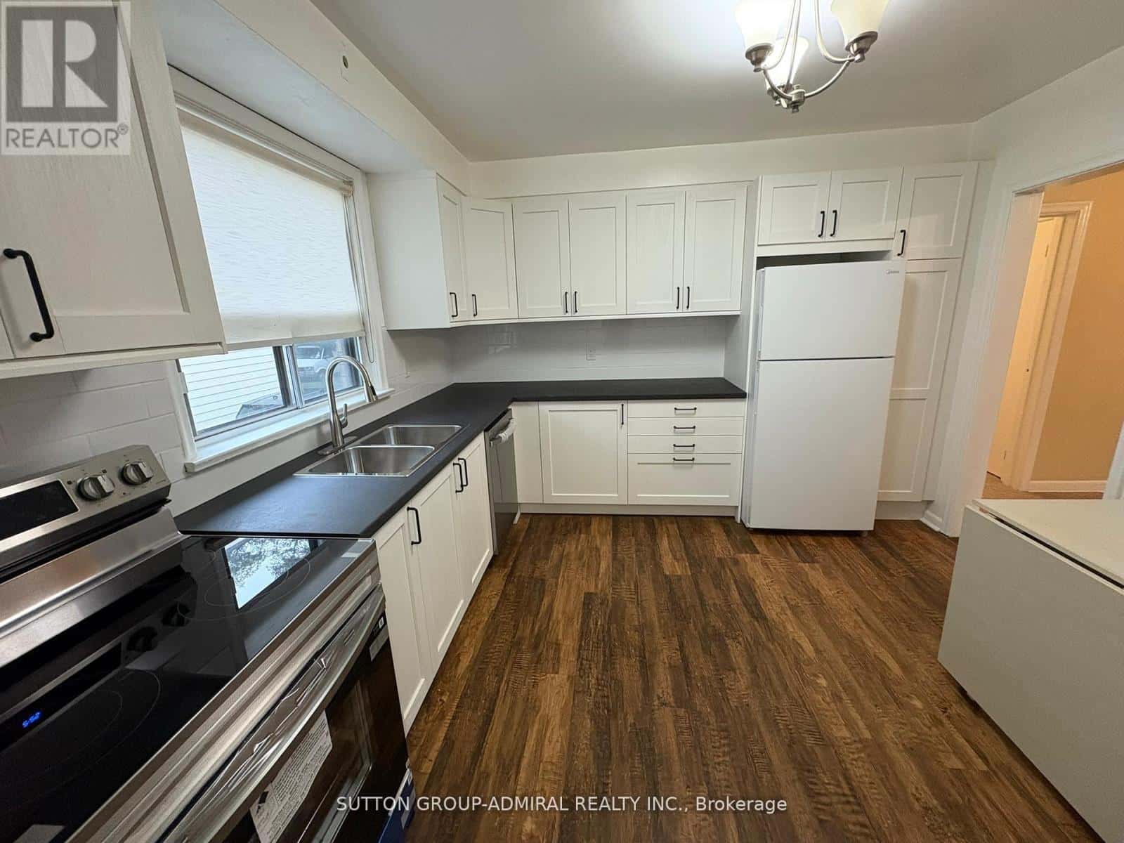 2 - 20 MEADOWBROOK ROAD — Toronto (Englemount-Lawrence), Ontario - Photo 5 of 19