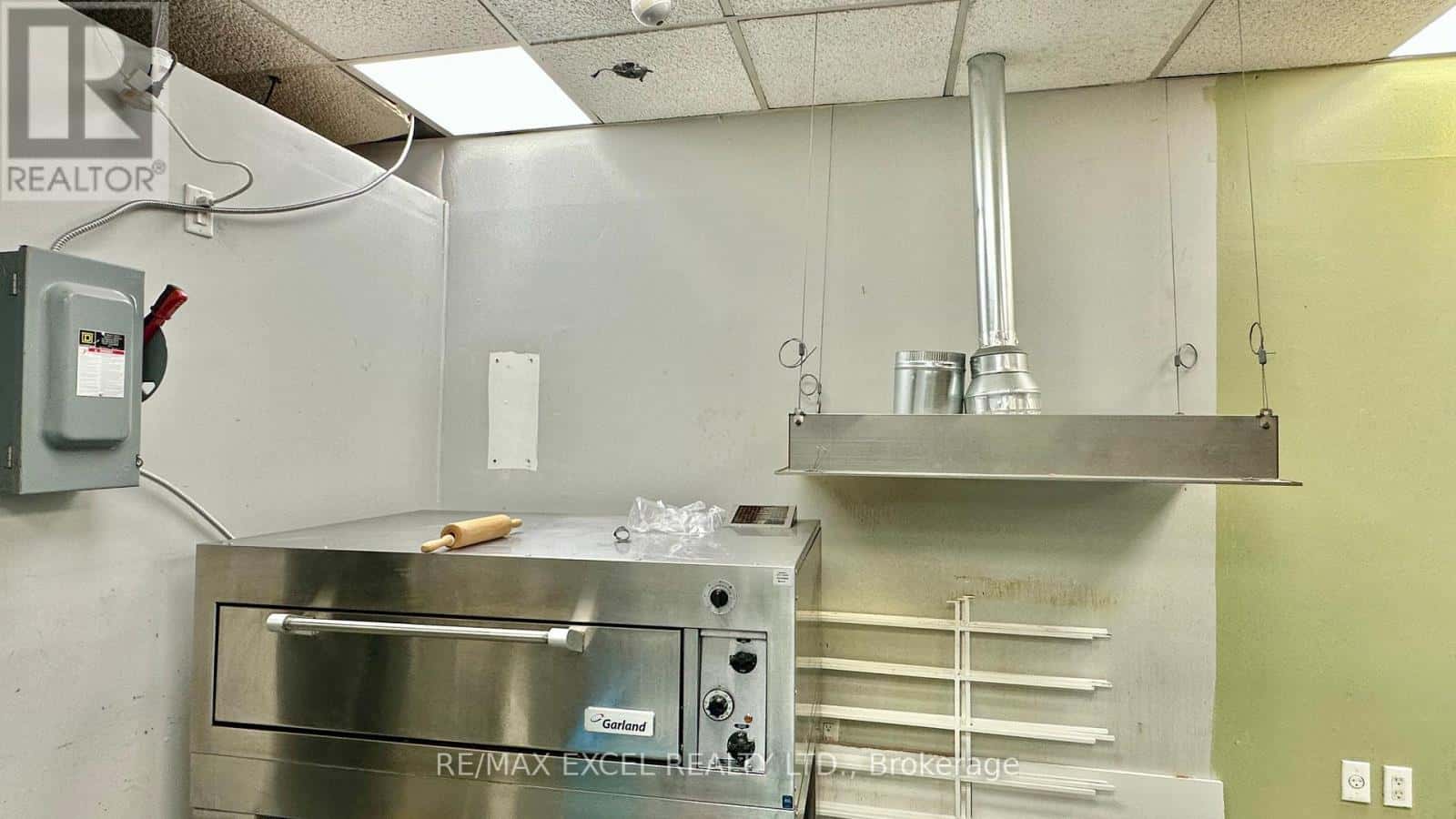 109 - 2425 EGLINTON AVENUE E — Toronto (Ionview), Ontario - Photo 3 of 3