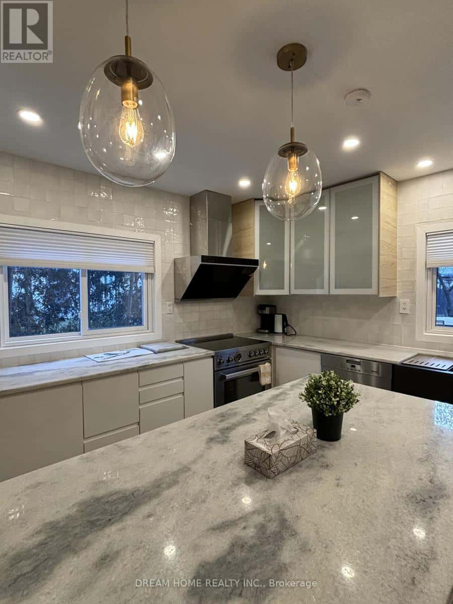 UPPER - 160 OLDE BAYVIEW AVENUE — Richmond Hill (Oak Ridges Lake Wilcox), Ontario - Photo 2 of 23