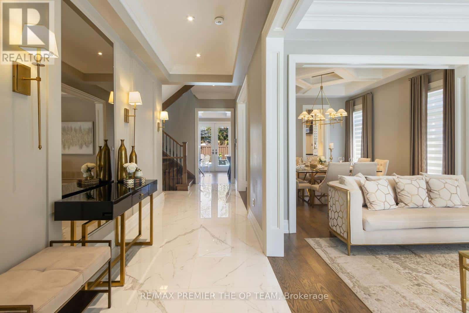 5 STOREY CRESCENT — Toronto (Eringate-Centennial-West Deane), Ontario - Photo 4 of 36