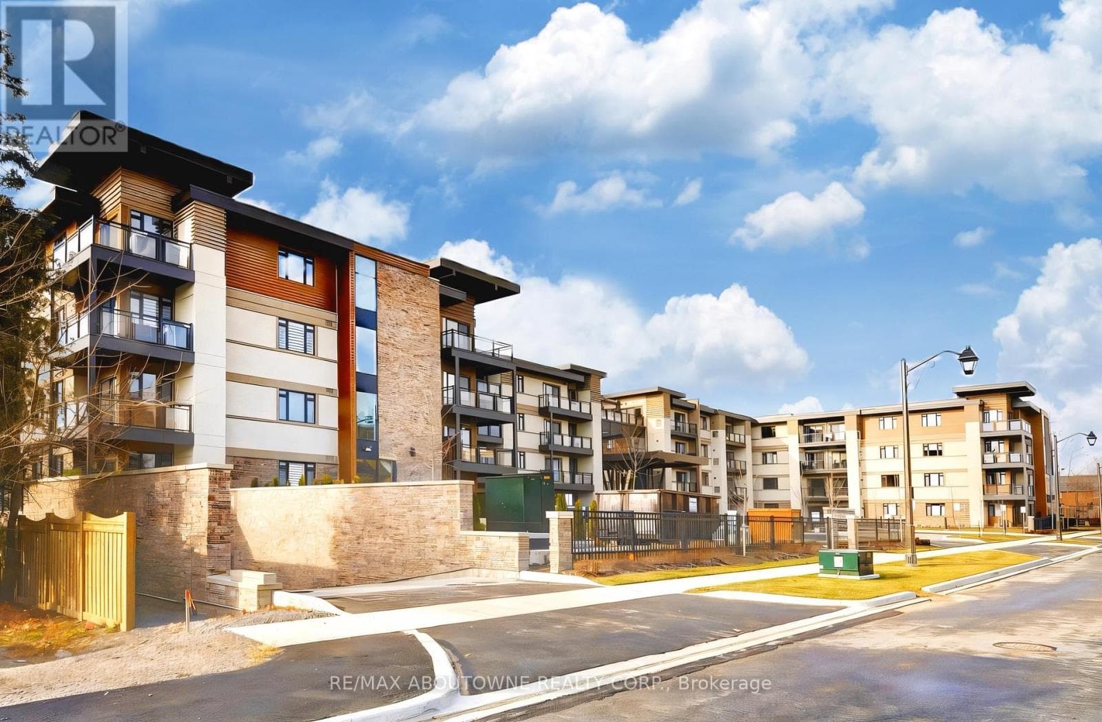 207 - 128 GARDEN DRIVE — Oakville (CO Central), Ontario - Main photo