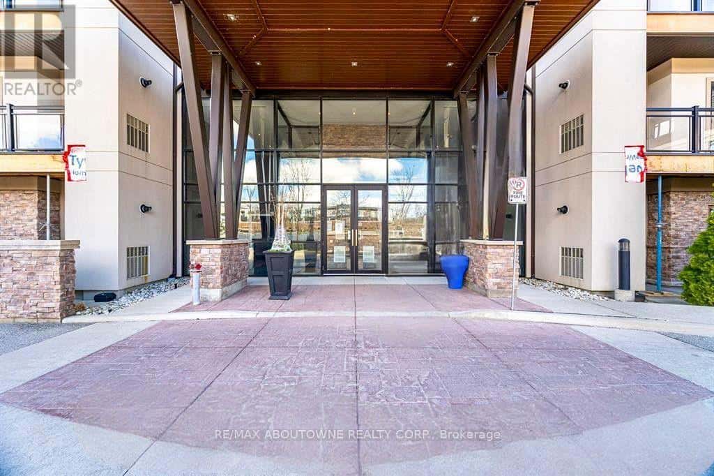 207 - 128 GARDEN DRIVE — Oakville (CO Central), Ontario - Photo 4 of 38