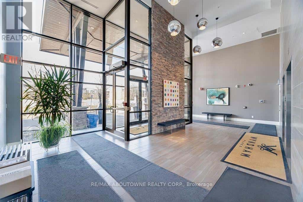 207 - 128 GARDEN DRIVE — Oakville (CO Central), Ontario - Photo 5 of 38