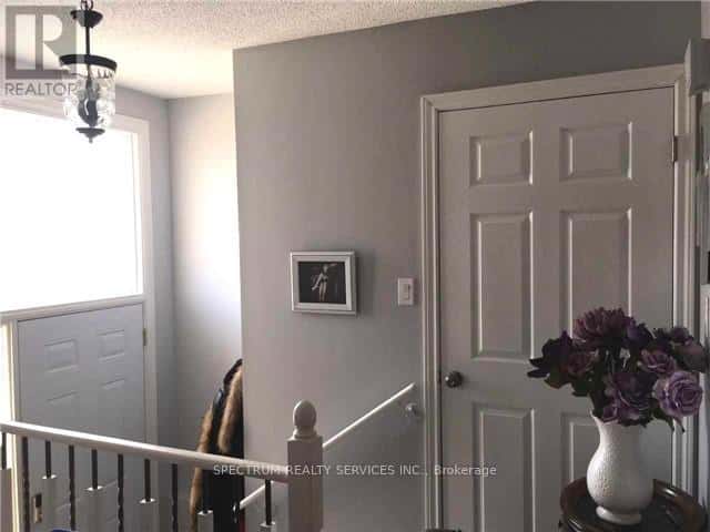 125 ALBANY DRIVE — Vaughan (West Woodbridge), Ontario - Photo 2 of 13