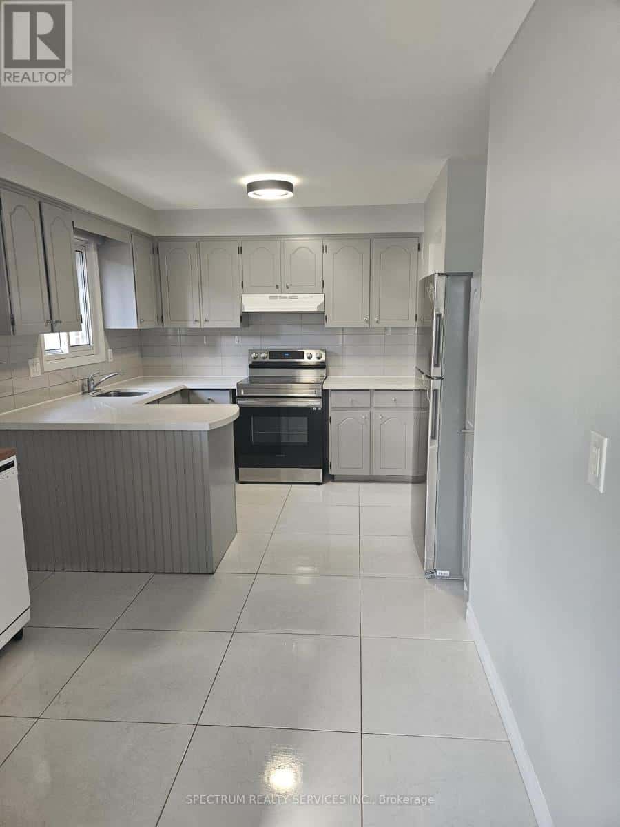 125 ALBANY DRIVE — Vaughan (West Woodbridge), Ontario - Photo 4 of 13