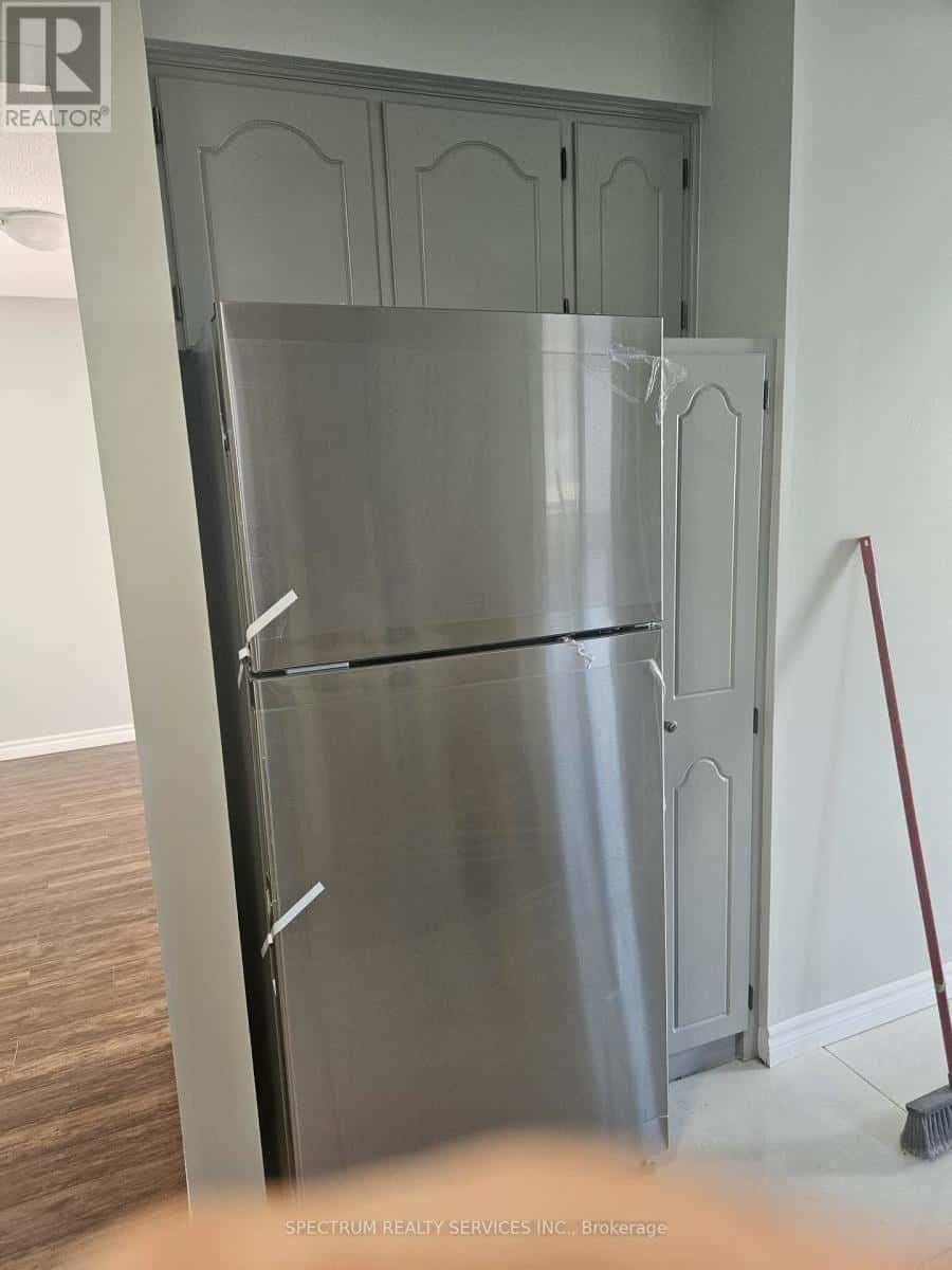 125 ALBANY DRIVE — Vaughan (West Woodbridge), Ontario - Photo 5 of 13