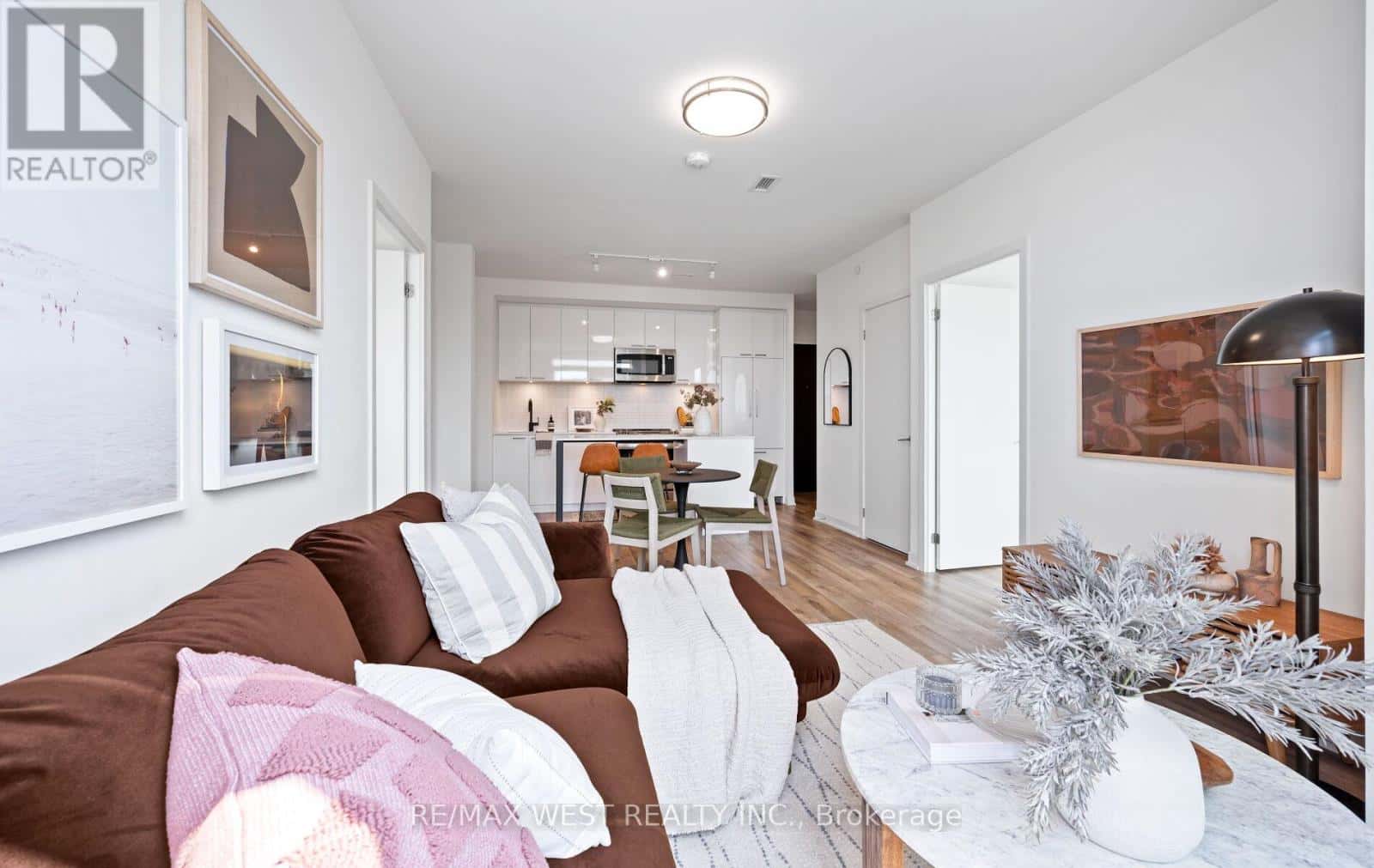 1103 - 1808 ST CLAIR AVENUE W — Toronto (Weston-Pellam Park), Ontario - Photo 4 of 41