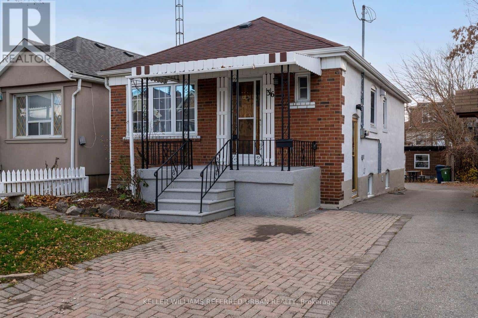 MAIN - 39 CAYUGA AVENUE — Toronto (Rockcliffe-Smythe), Ontario - Photo 4 of 26