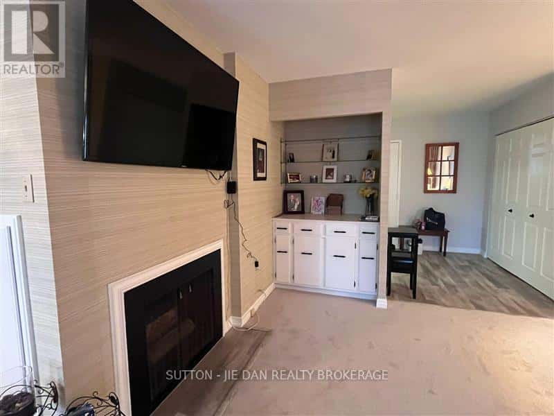 214 - 300 EVERGLADE CRESCENT — London North (North P), Ontario - Photo 3 of 10