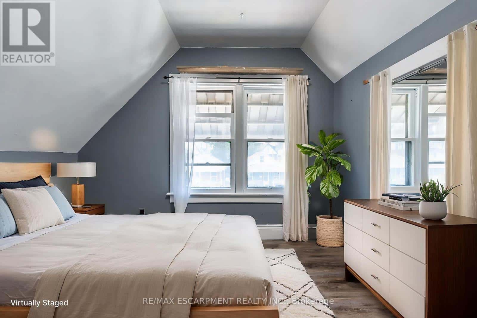 52 CONNAUGHT AVENUE N — Hamilton (Stipley), Ontario - Photo 2 of 28