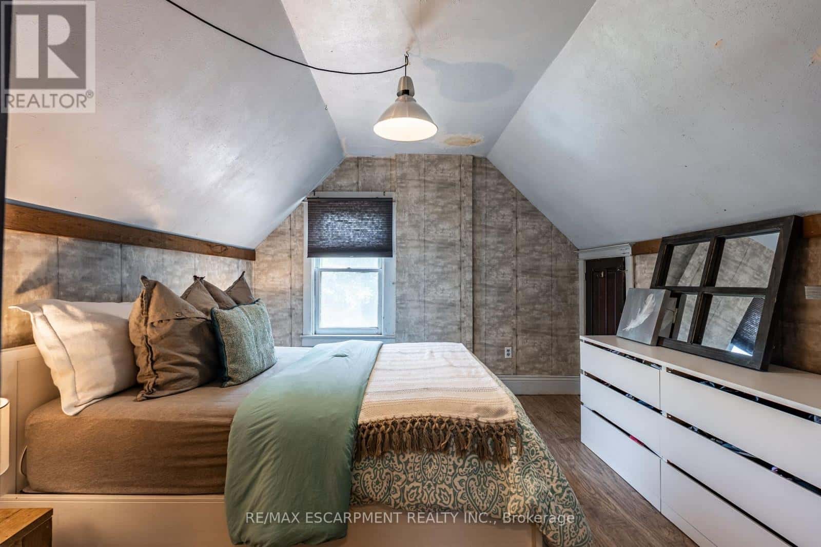 52 CONNAUGHT AVENUE N — Hamilton (Stipley), Ontario - Photo 4 of 28