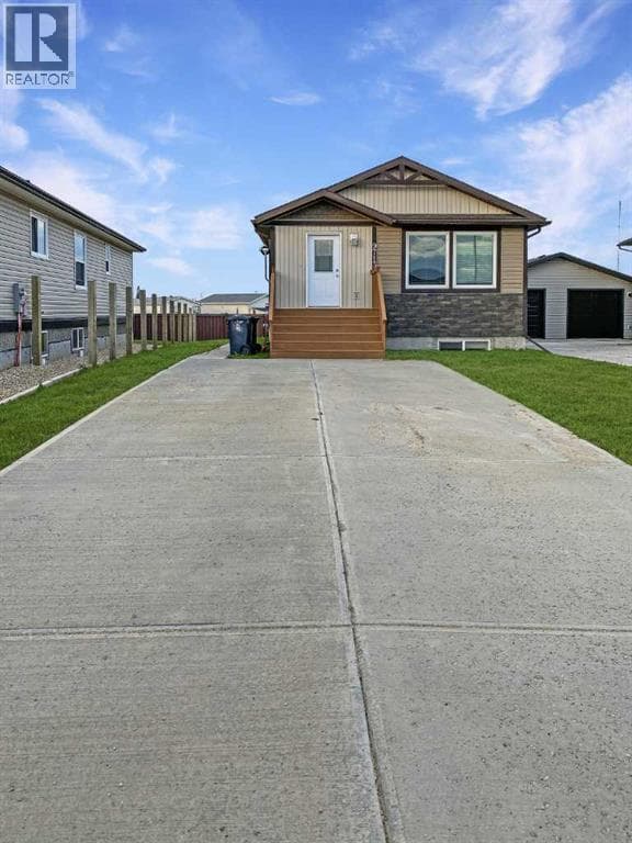 B, 11203 98 Street — Clairmont, Alberta - Main photo