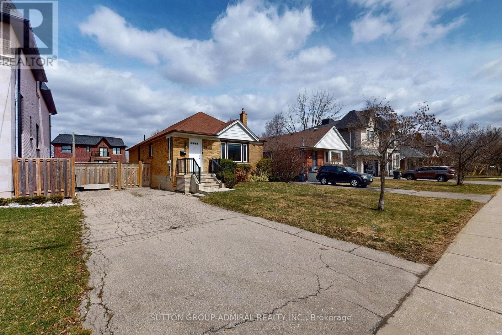 76 RIDGEVALE DRIVE — Toronto (Englemount-Lawrence), Ontario - Main photo