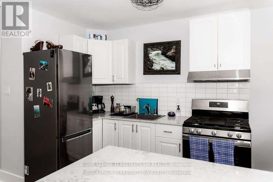 MAIN FL - 102 MERRILL AVENUE E — Toronto (Woodbine Corridor), Ontario - Photo 4 of 6