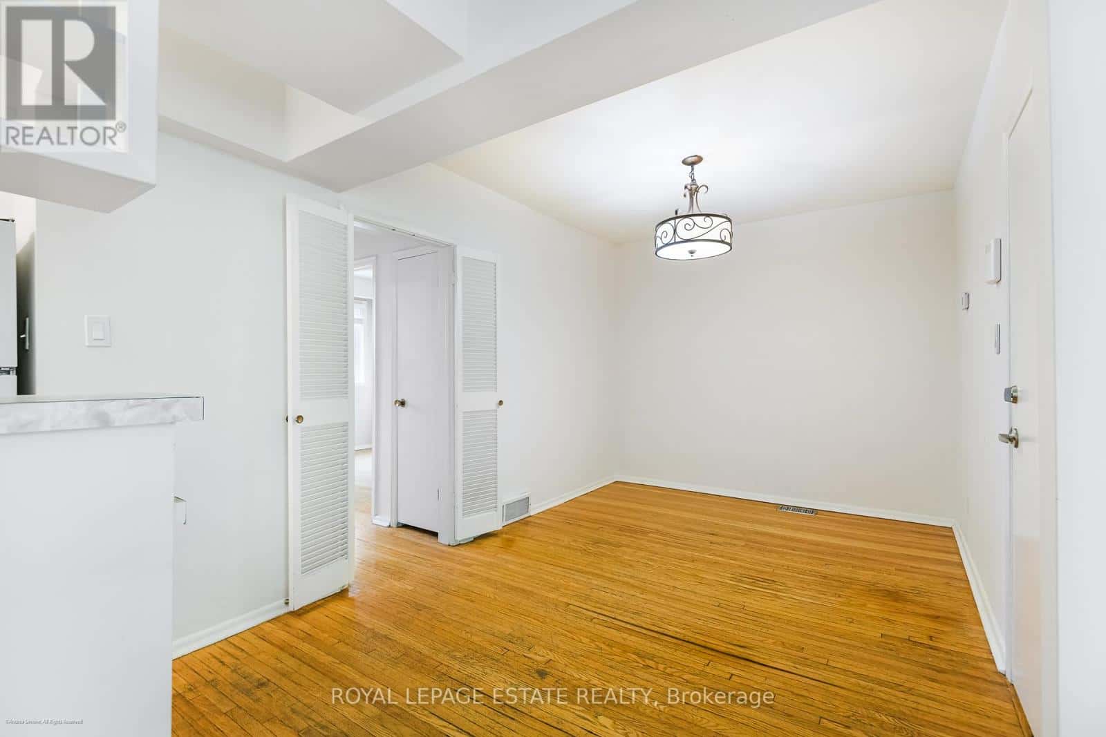MAIN FLOOR - 106 MAIN STREET — Toronto (East End-Danforth), Ontario - Photo 5 of 14