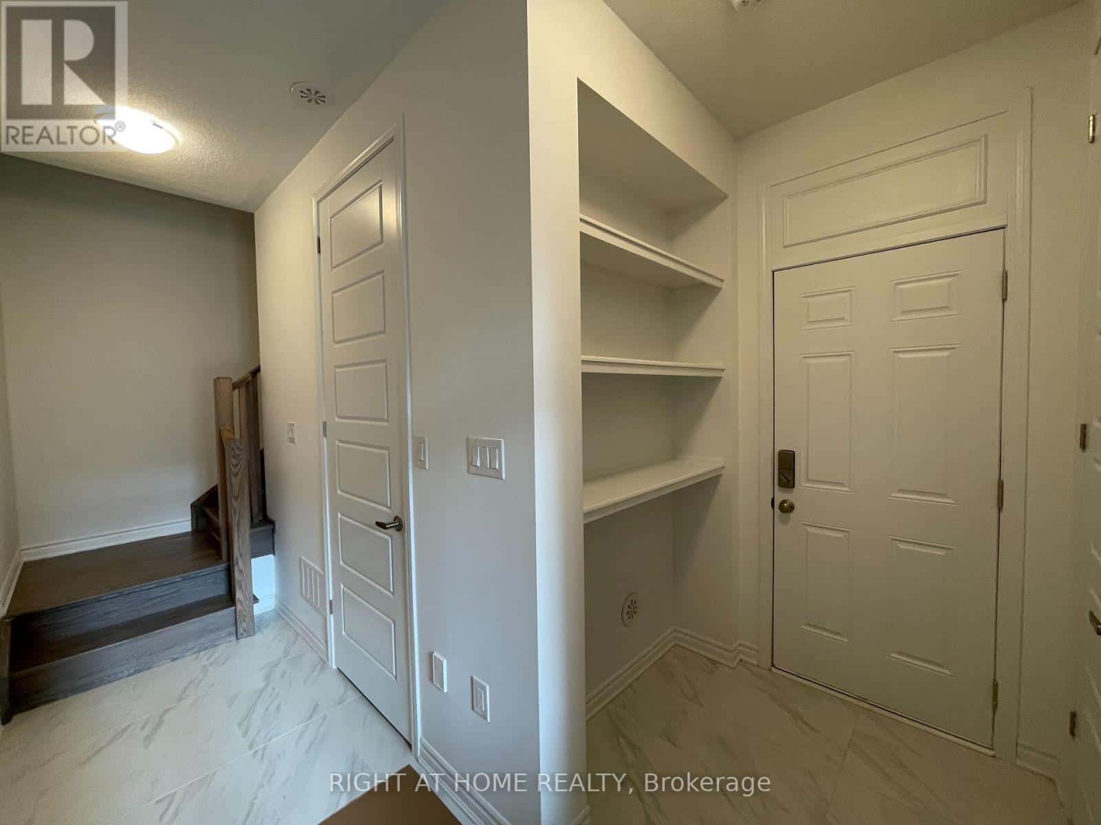 1575 MOIRA CRESCENT — Milton (BW Bowes), Ontario - Photo 3 of 27