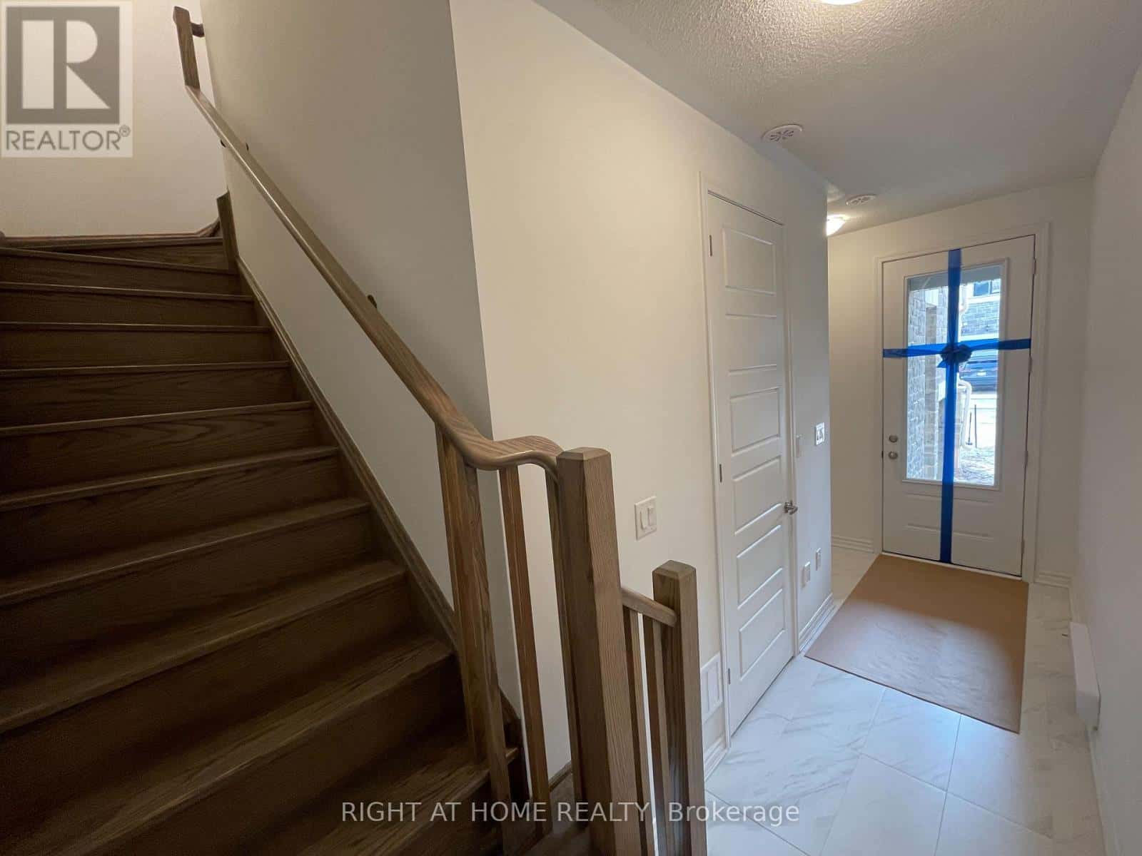 1575 MOIRA CRESCENT — Milton (BW Bowes), Ontario - Photo 4 of 27