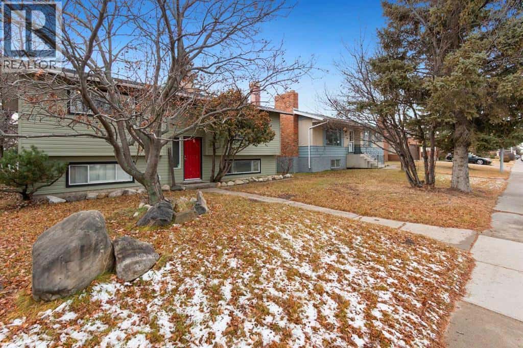 5209 42 Street — Olds, Alberta - Photo 4 of 41