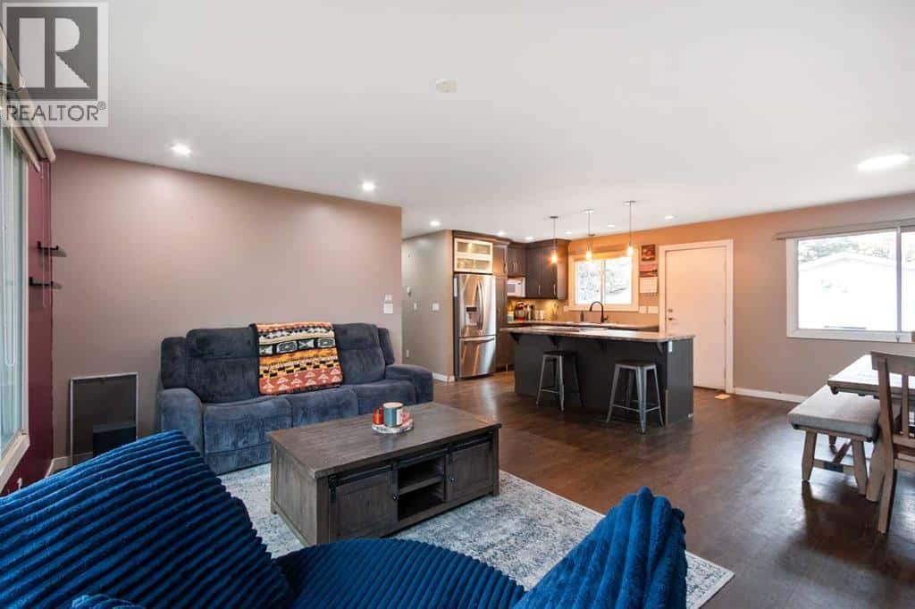 5209 42 Street — Olds, Alberta - Photo 5 of 41