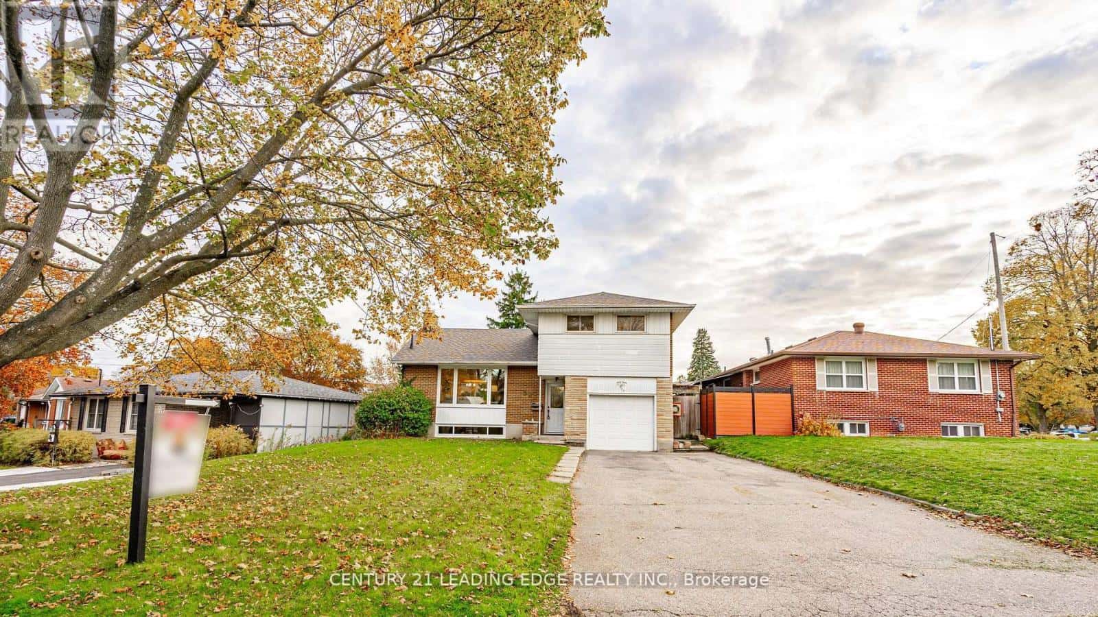 507 JULIANA DRIVE S — Oshawa (O'Neill), Ontario - Photo 2 of 41