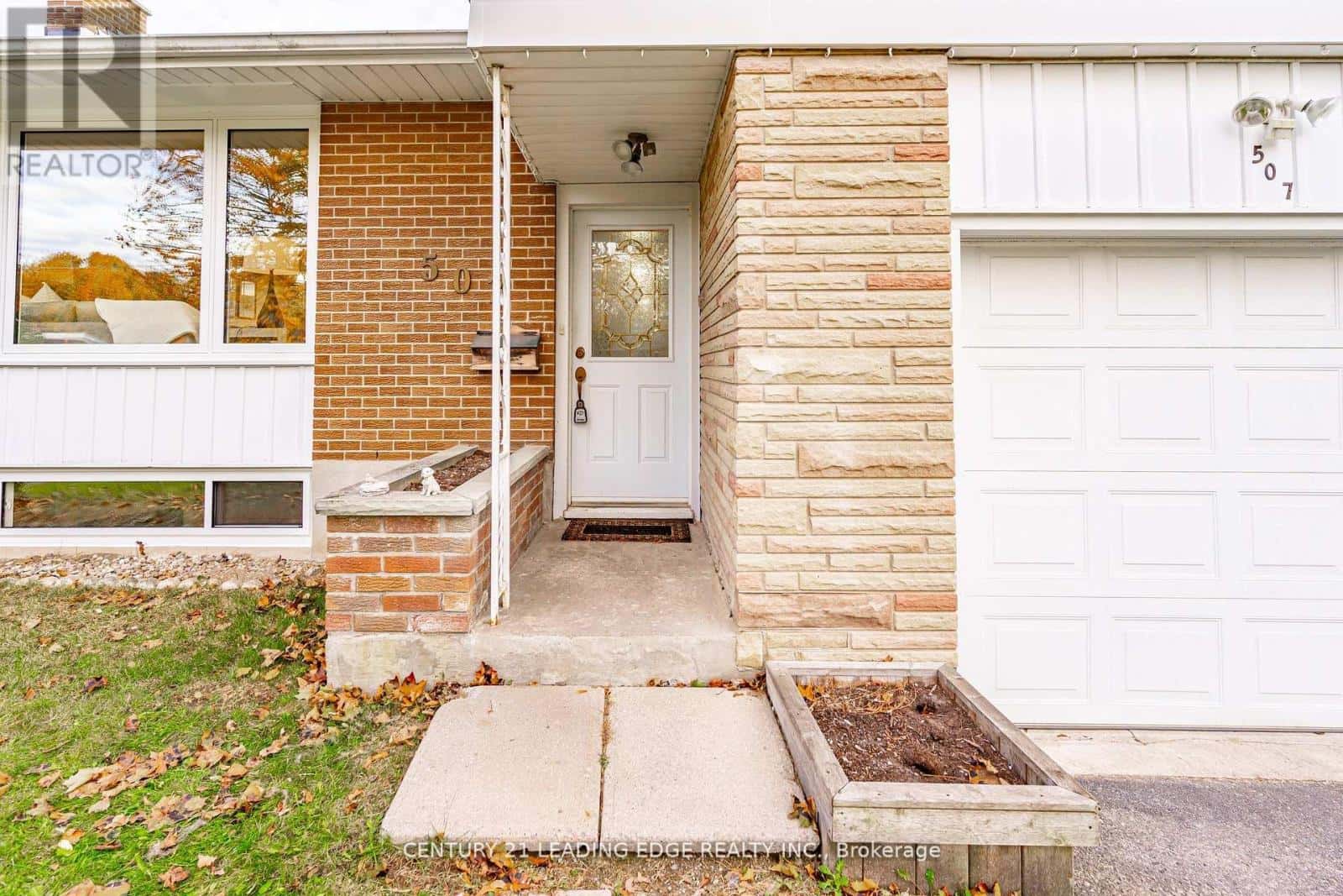 507 JULIANA DRIVE S — Oshawa (O'Neill), Ontario - Photo 5 of 41