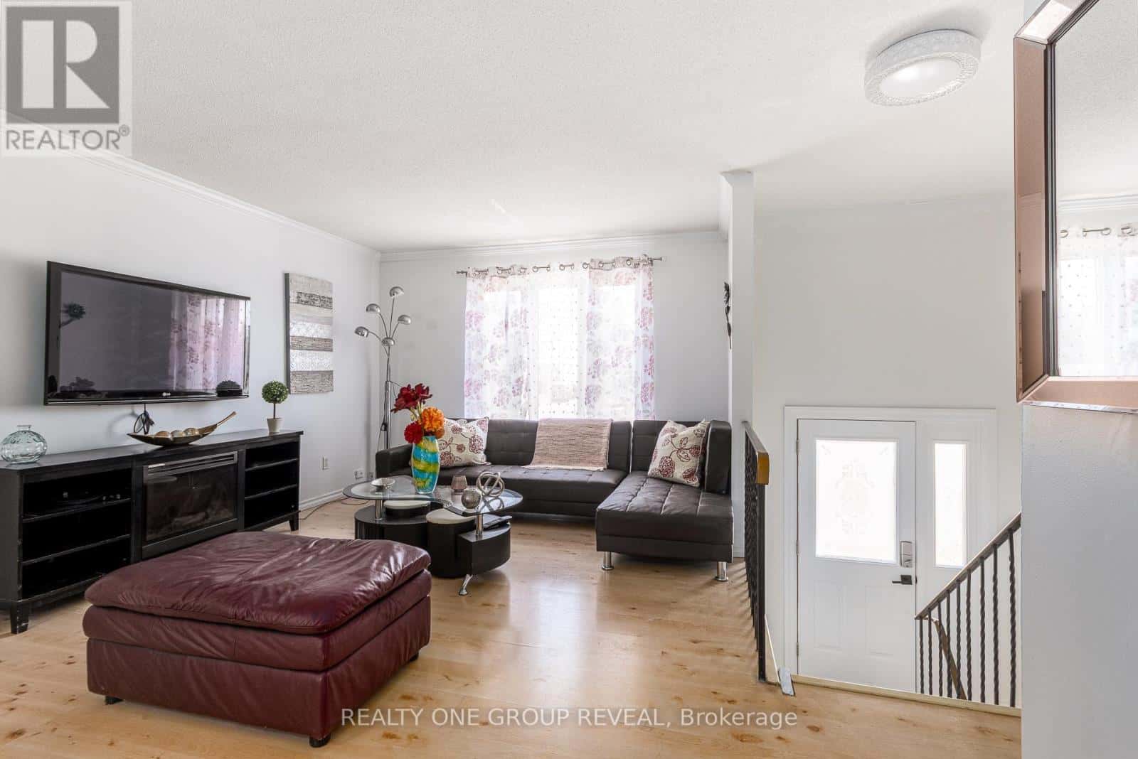 822 KILKENNY COURT N — Oshawa (Vanier), Ontario - Photo 4 of 16