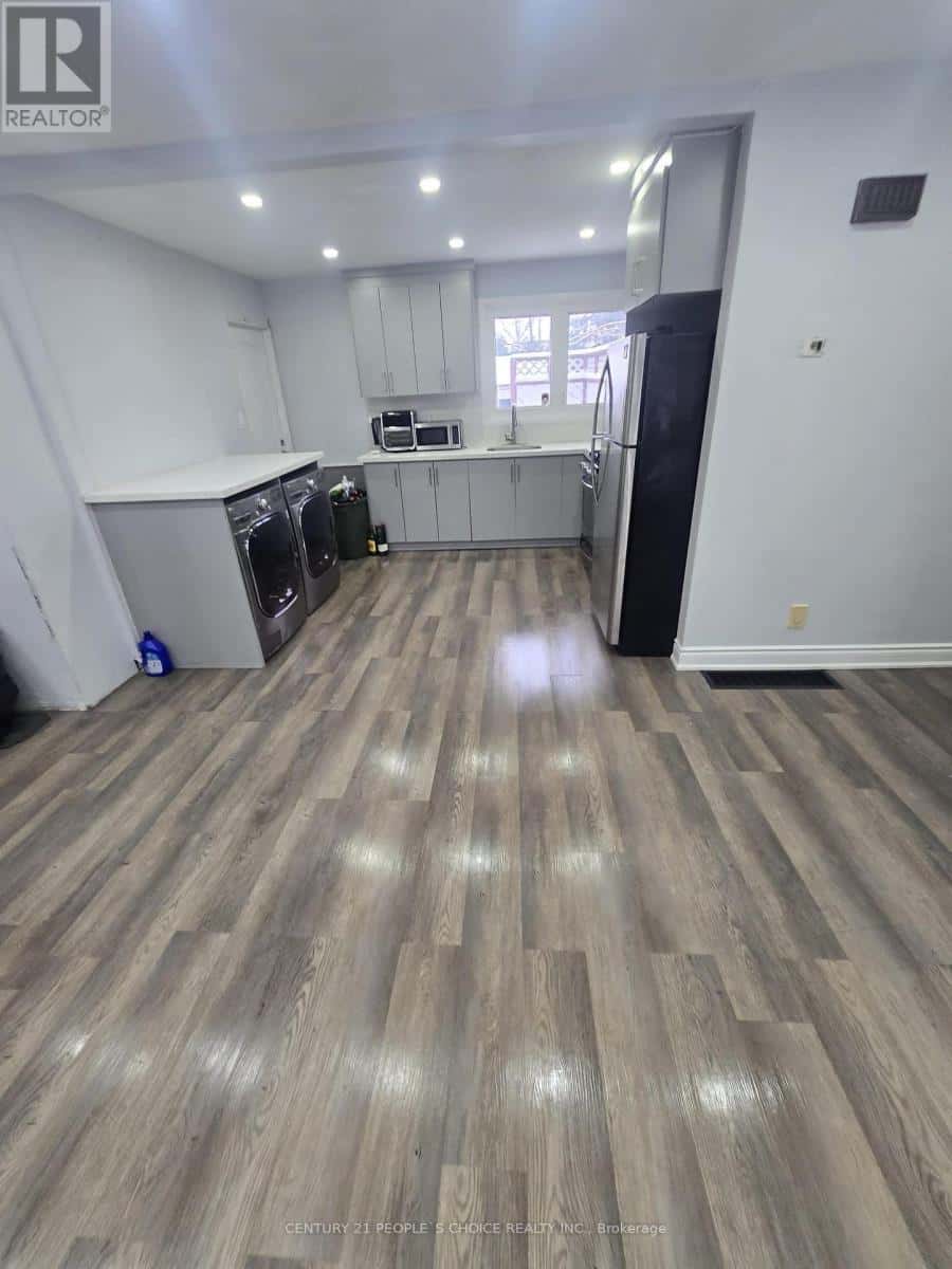 UPPER - 21 MOORE STREET — Brampton (Brampton West), Ontario - Photo 4 of 9