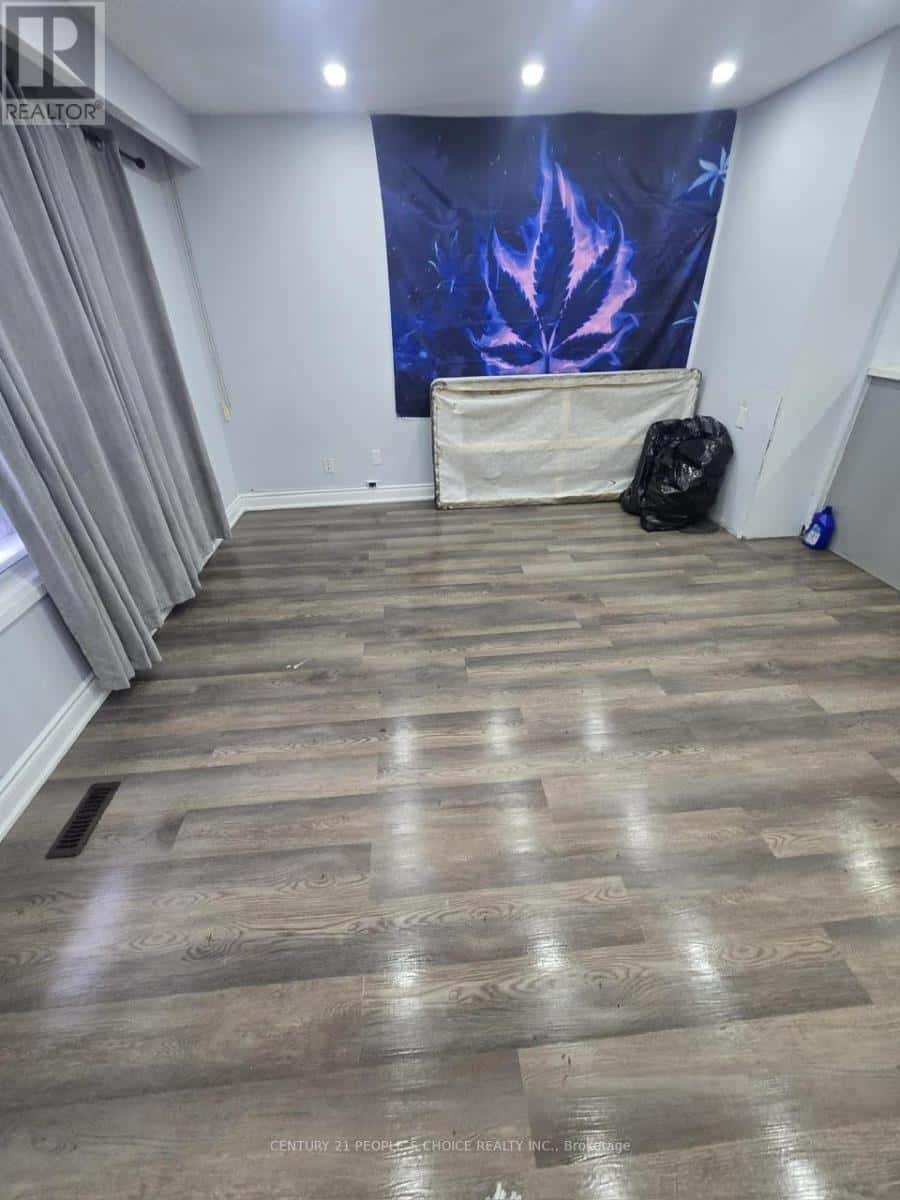 UPPER - 21 MOORE STREET — Brampton (Brampton West), Ontario - Photo 5 of 9