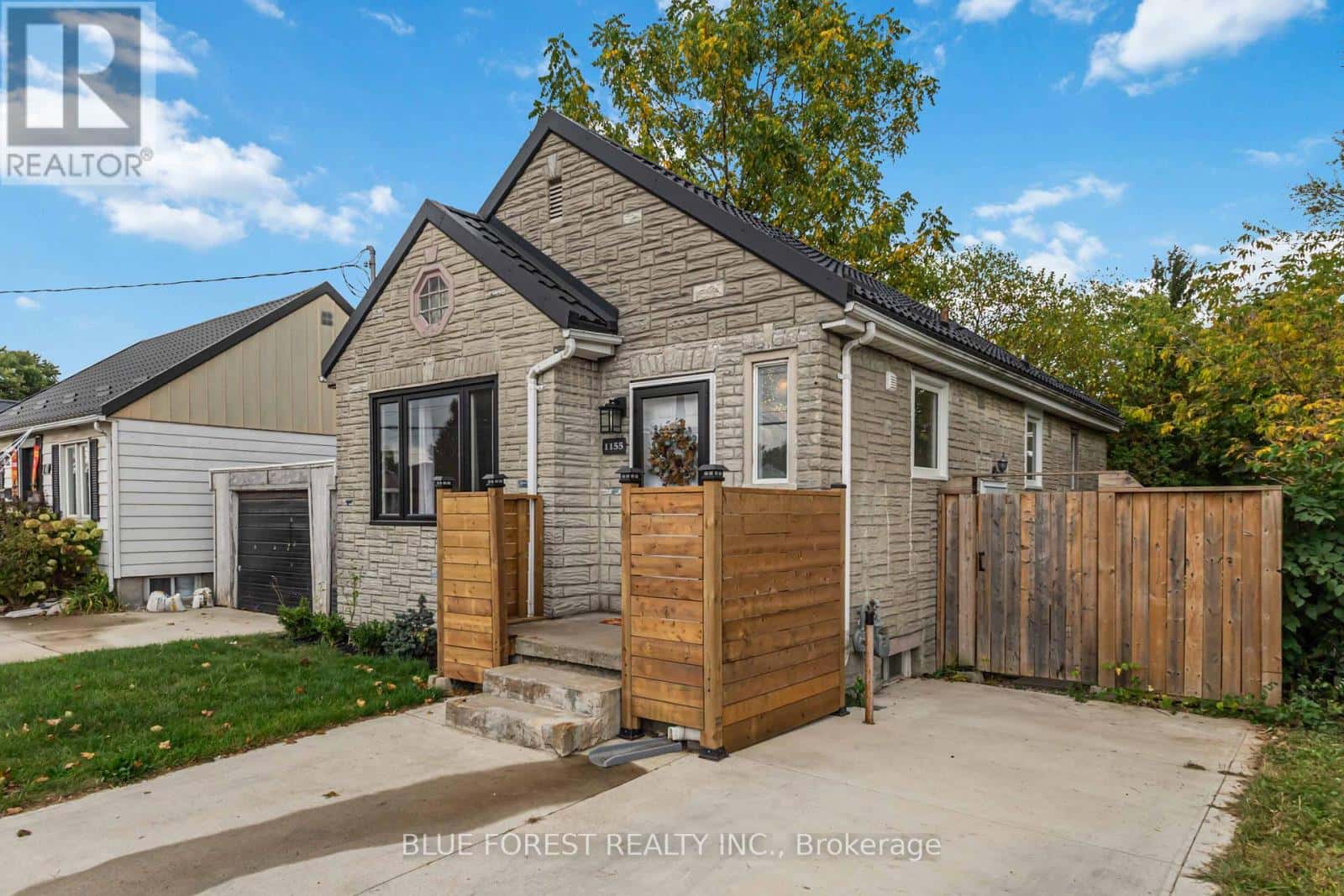 1155 TRAFALGAR STREET — London East (East M), Ontario - Photo 5 of 47