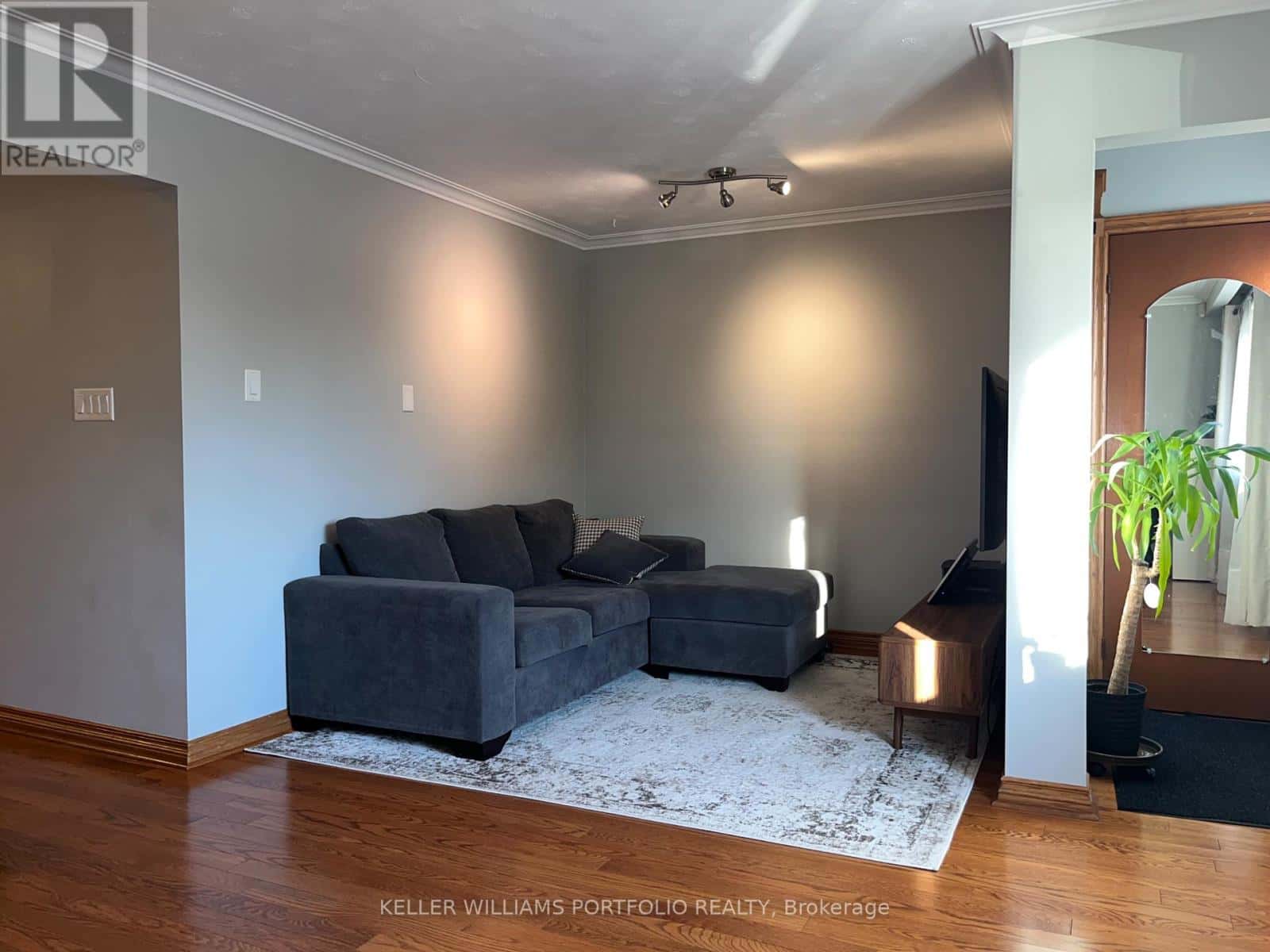 50 BUTTERWORTH AVENUE — Toronto (Oakridge), Ontario - Photo 2 of 23