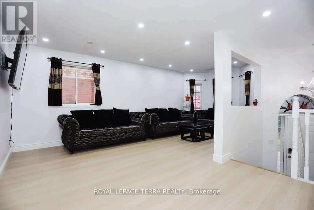 45 PEREGRINE ROAD — Barrie (Little Lake), Ontario - Photo 5 of 39