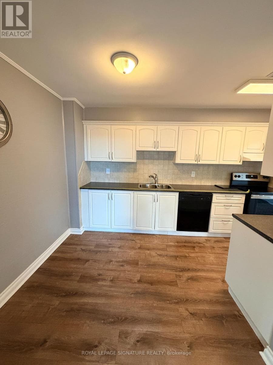 2003 - 714 THE WEST MALL — Toronto (Eringate-Centennial-West Deane), Ontario - Main photo