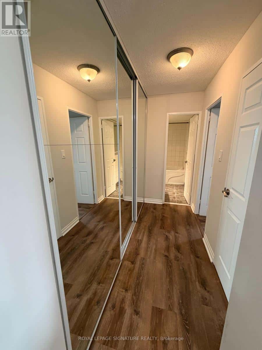 2003 - 714 THE WEST MALL — Toronto (Eringate-Centennial-West Deane), Ontario - Photo 2 of 10