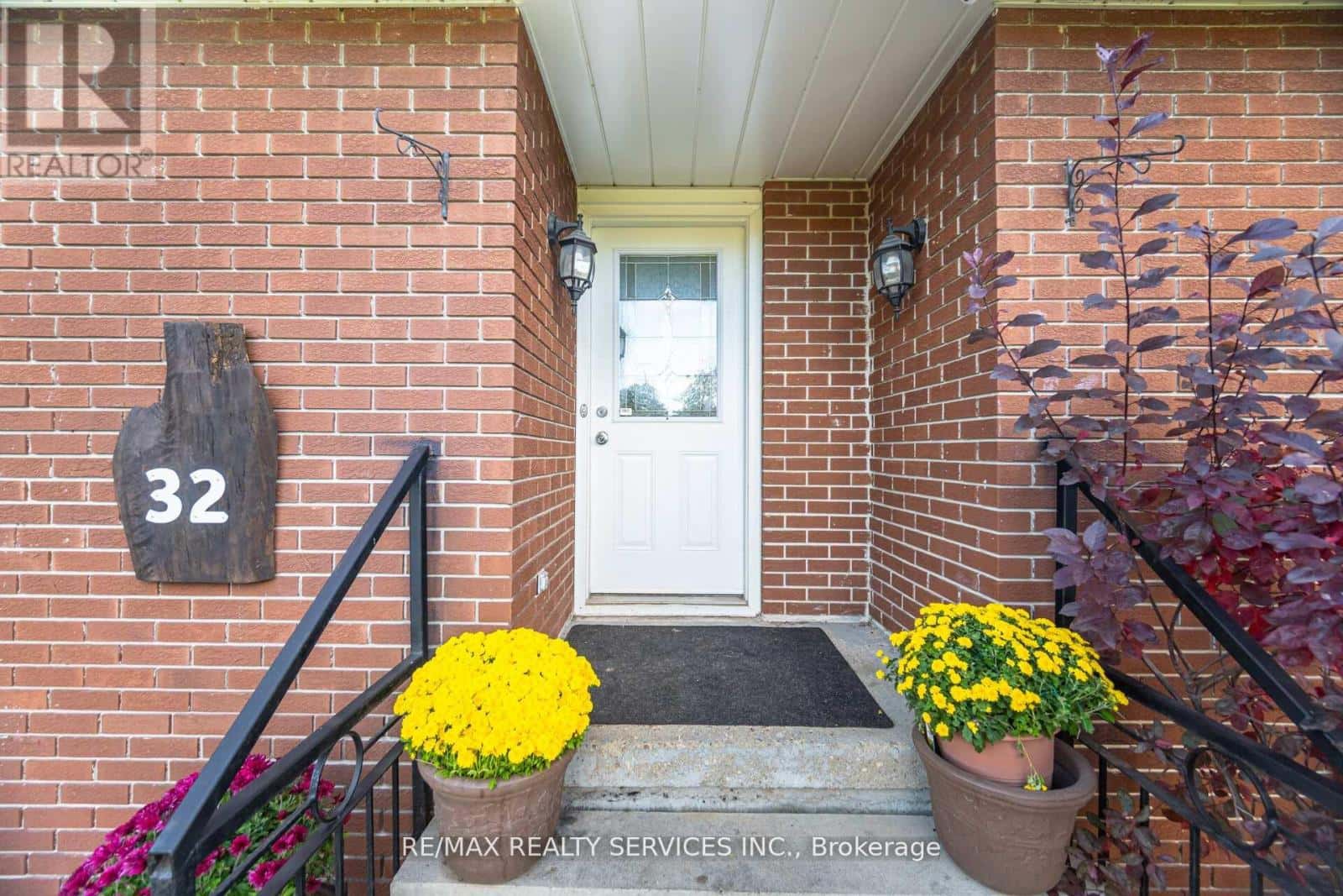 32 CALEDON STREET — Caledon (Alton), Ontario - Photo 4 of 33