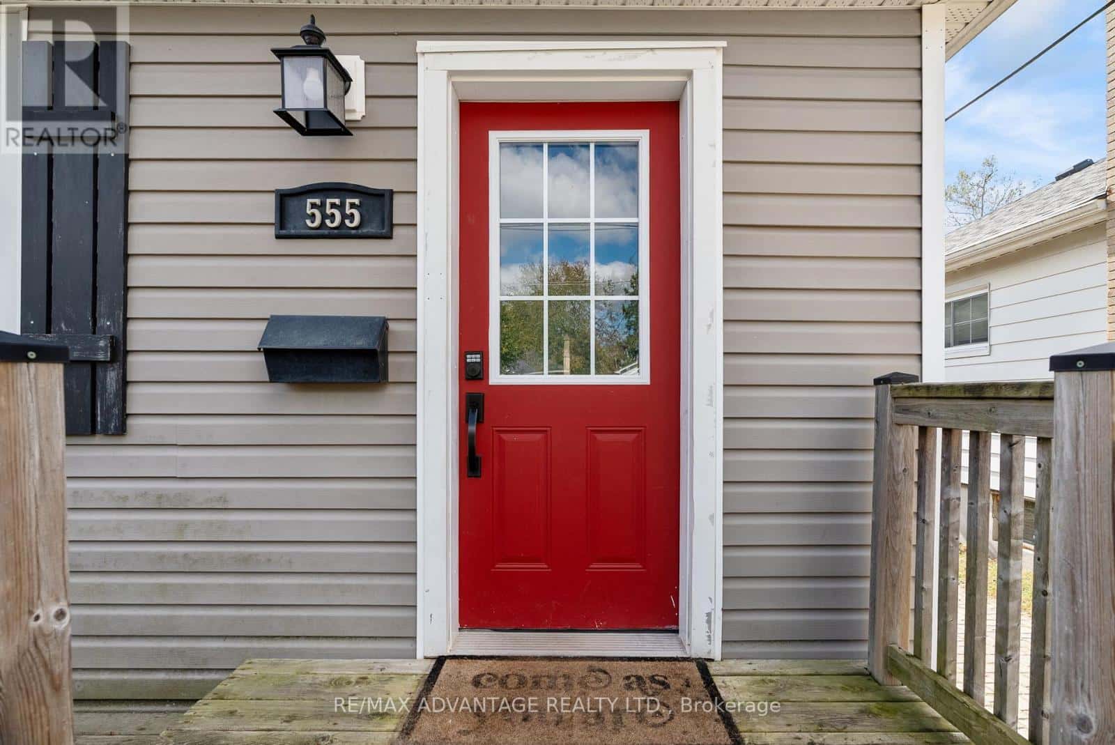 555 CHESTER STREET — London South (South G), Ontario - Photo 5 of 45