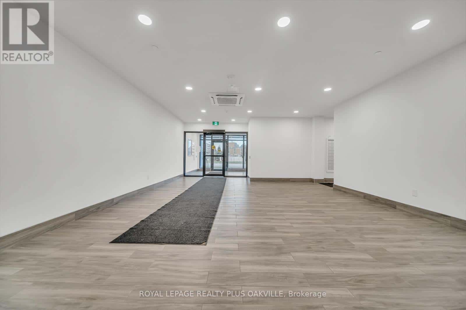 PH809 - 191 ELMIRA ROAD S — Guelph (Willow West/Sugarbush/West Acres), Ontario - Photo 4 of 23