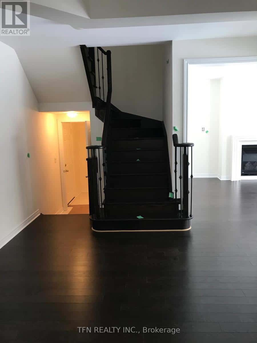 UPPER - 14 PEONY STREET — Brampton (Sandringham-Wellington North), Ontario - Photo 4 of 19