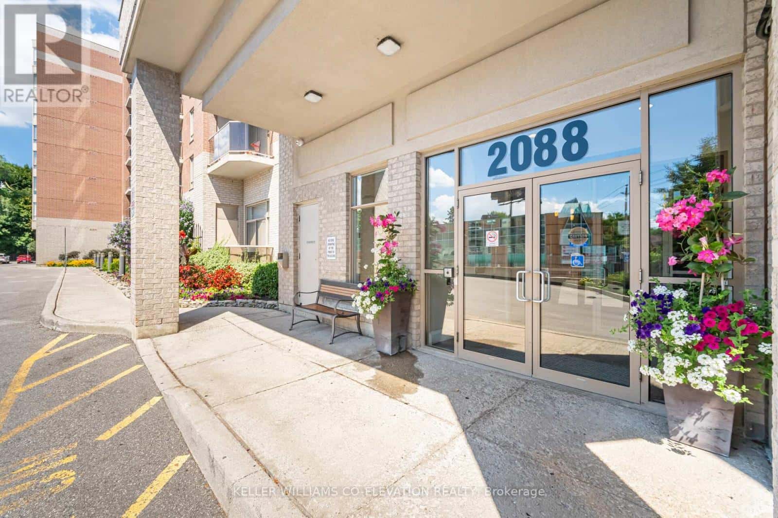 410 - 2088 LAWRENCE AVENUE W — Toronto (Weston), Ontario - Photo 2 of 36